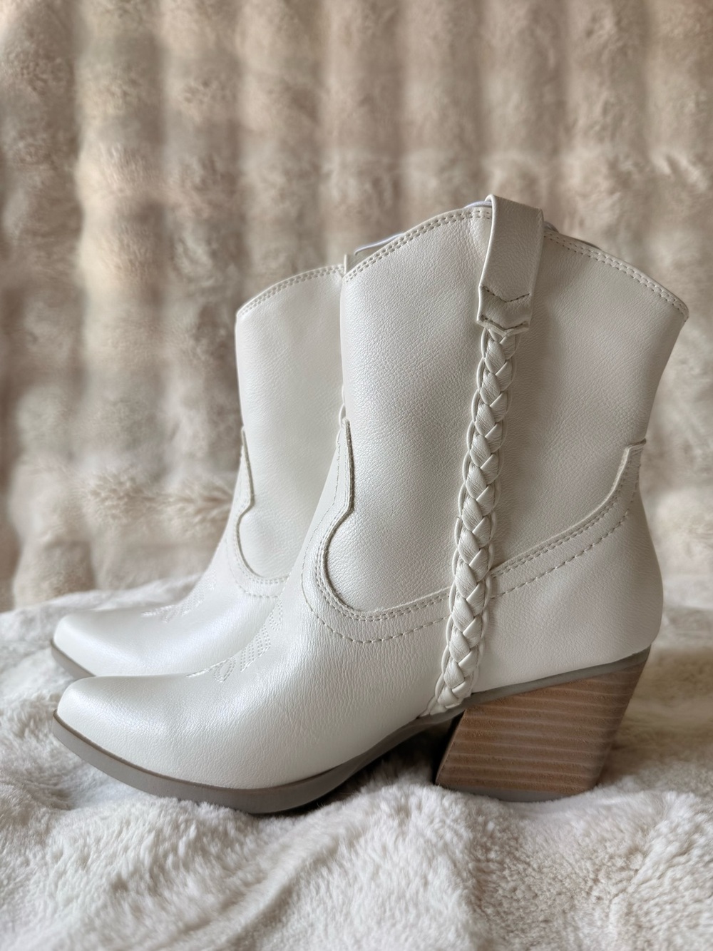 Dolce Vita White Western Ankle Boots - Never Worn - Size 6
